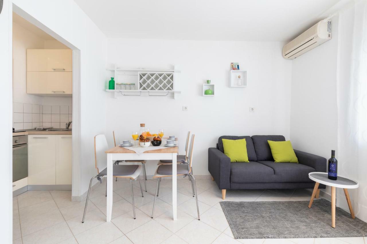 Castropola Apartment Exterior photo